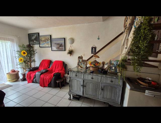 2 BEDROOM TOWNHOUSE FOR SALE IN SHELLY BEACH